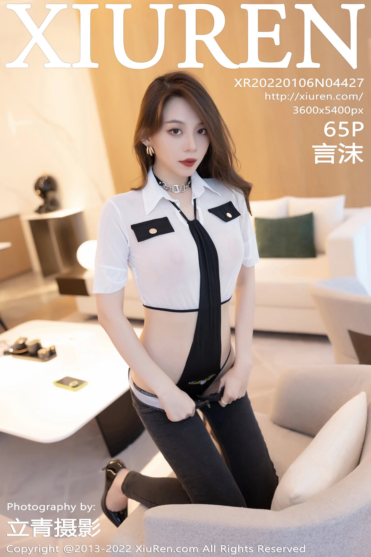 [XiuRen秀人网]No.4427_模特言沫深圳旅拍私房脱性感制服露黑色丁字裤秀翘臀诱惑写真65P-秀人网 - XiuRen.Space